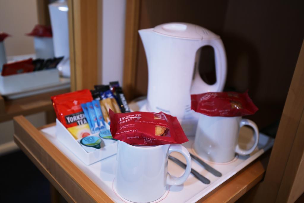 Ramada Wakefield Hotel Cameră foto