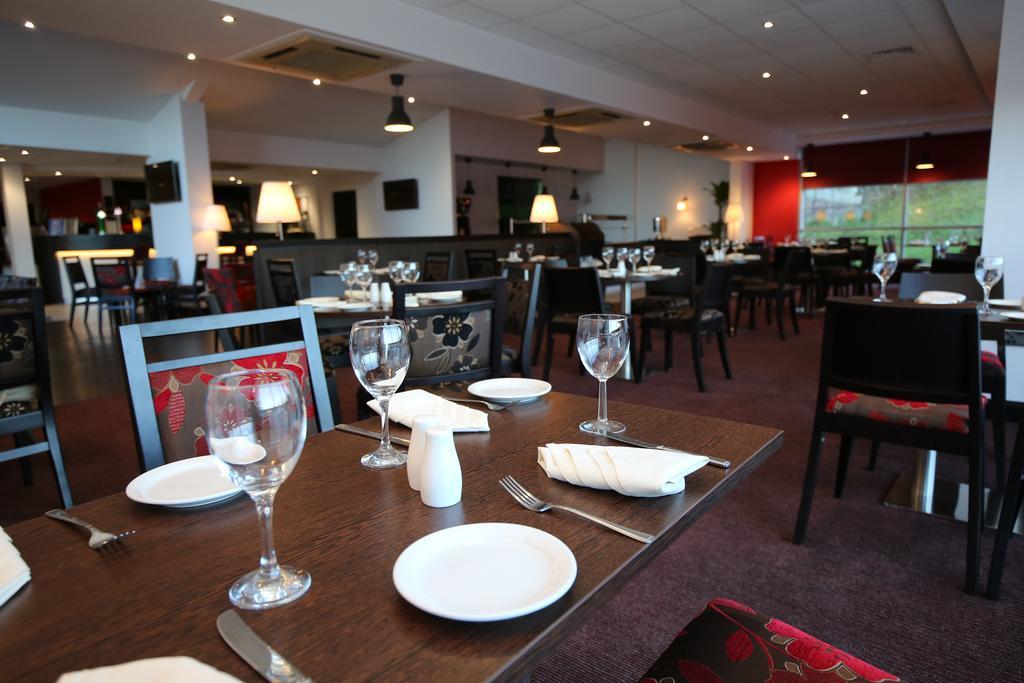 Ramada Wakefield Hotel Exterior foto