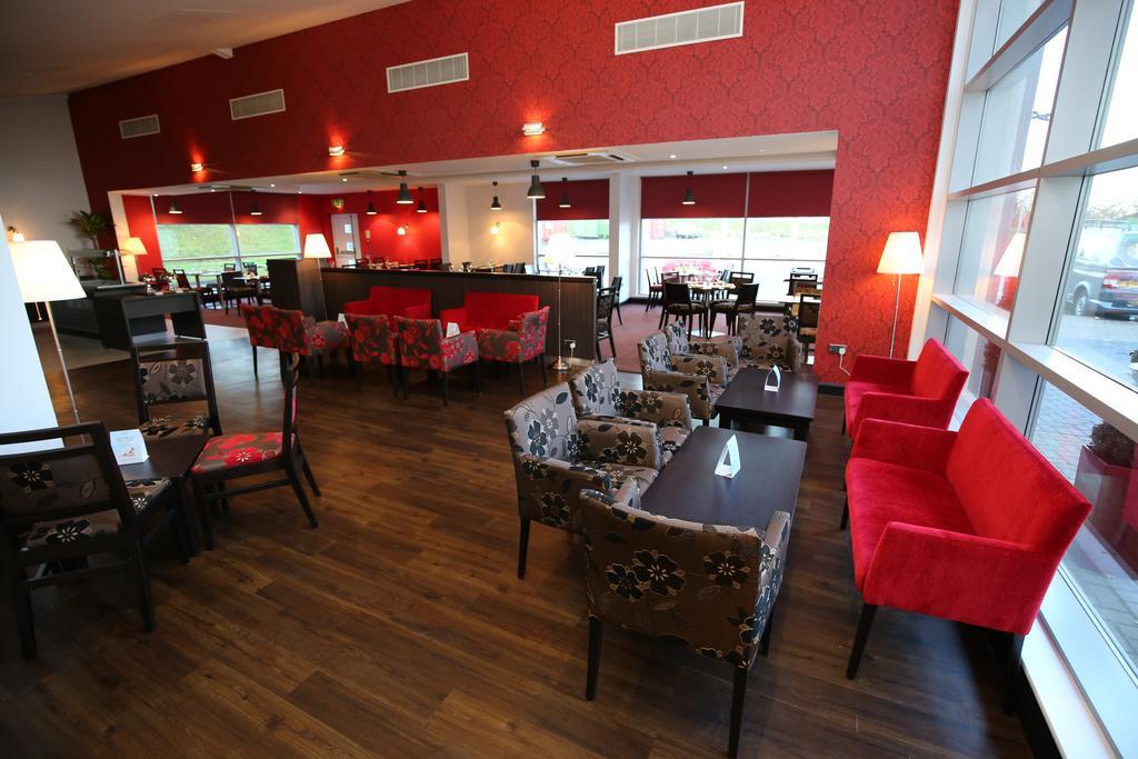 Ramada Wakefield Hotel Exterior foto