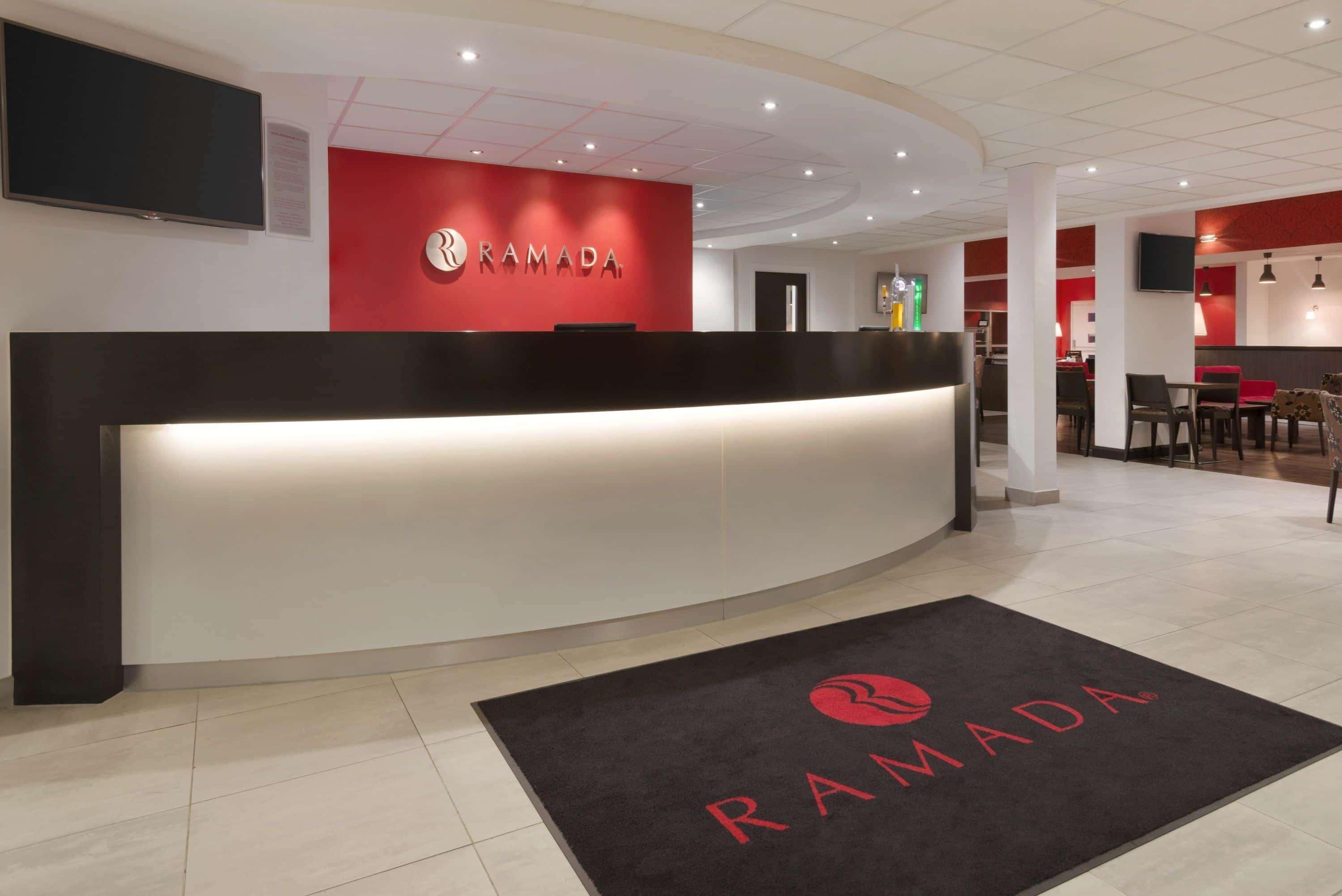 Ramada Wakefield Hotel Exterior foto