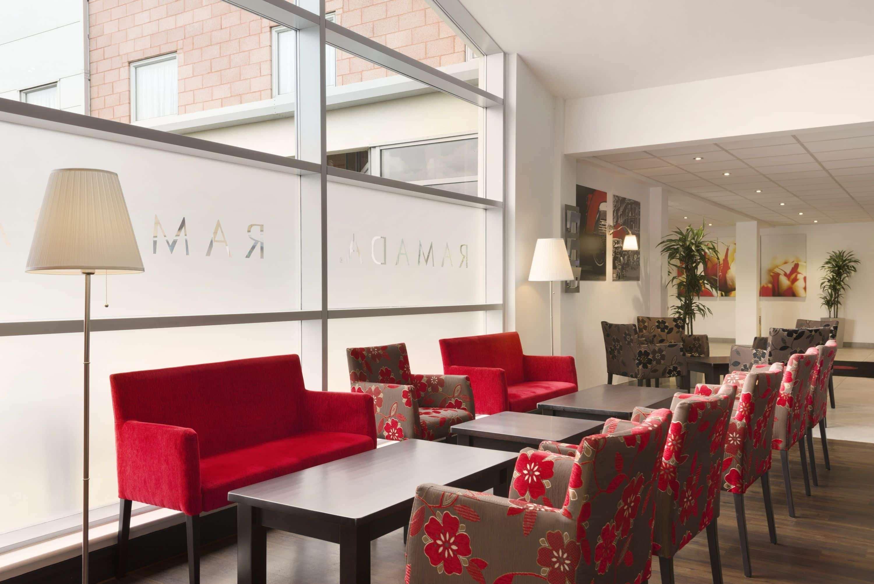Ramada Wakefield Hotel Exterior foto