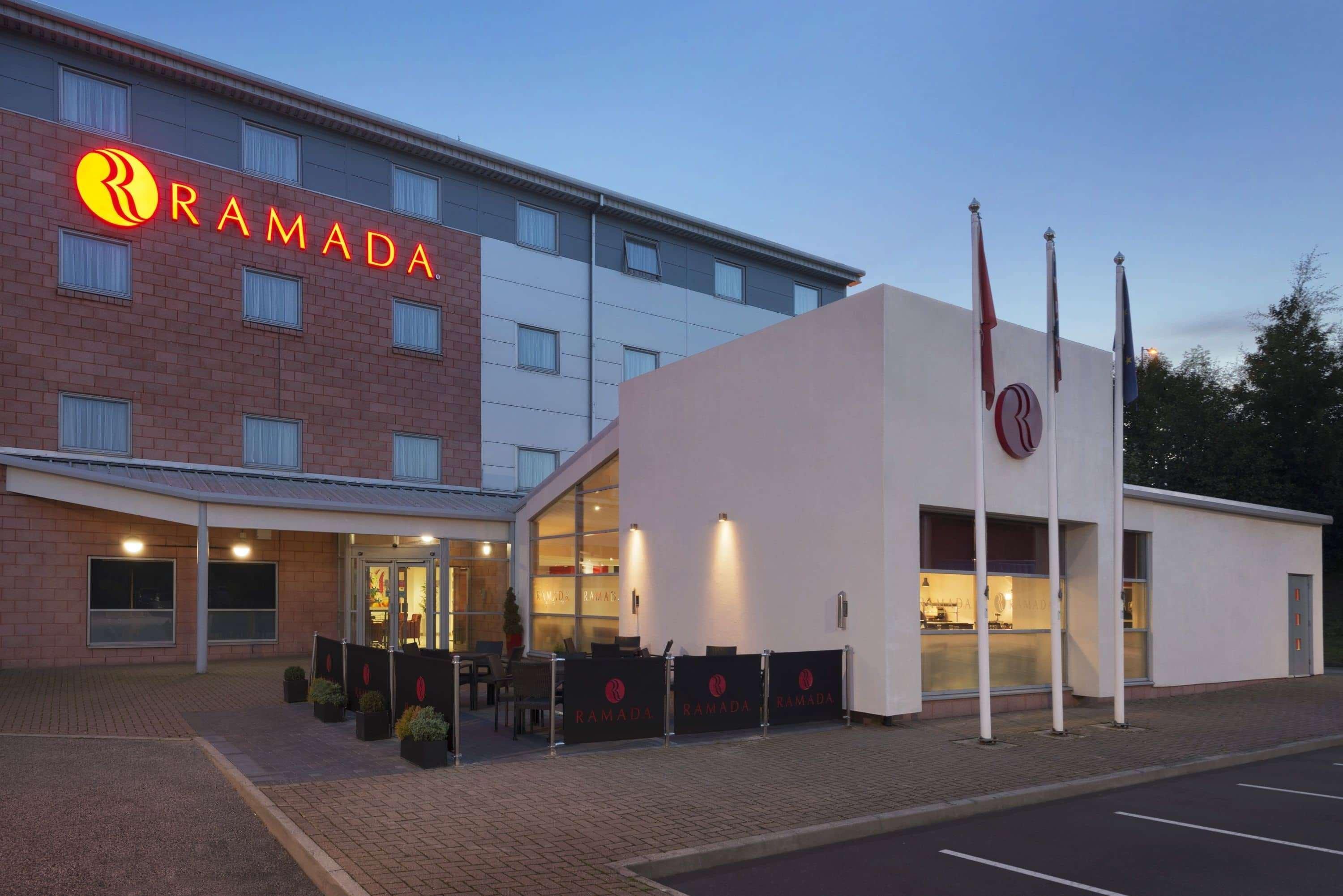 Ramada Wakefield Hotel Exterior foto