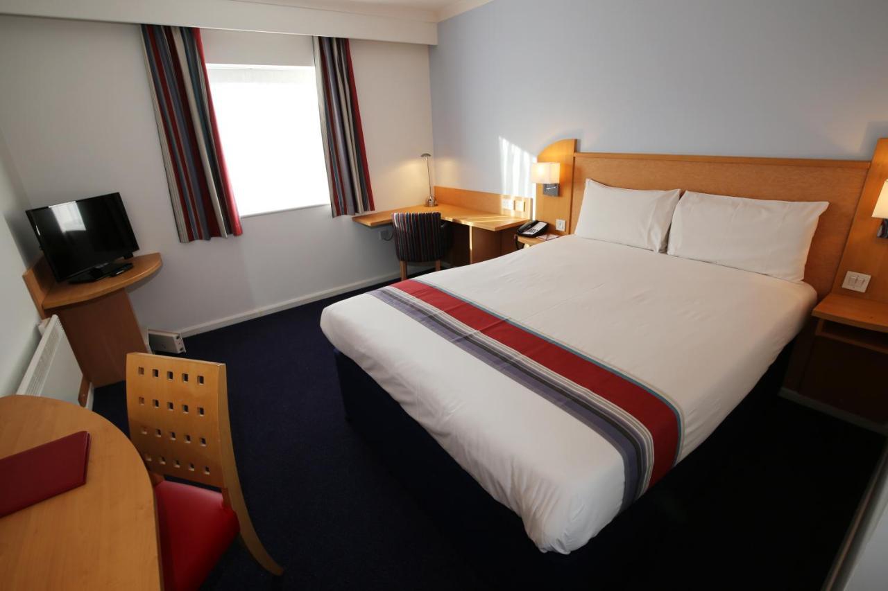 Ramada Wakefield Hotel Exterior foto